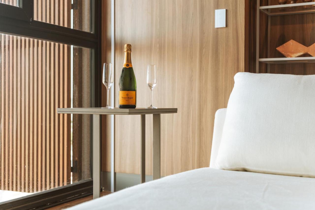 Ba'Ra Hotel João Pessoa المظهر الخارجي الصورة A bottle of Veuve Clicquot